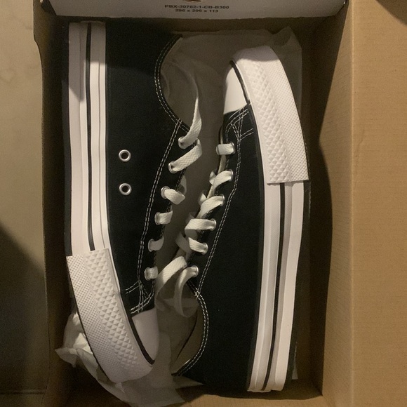 Converse Chuck Taylor Platform Low-top Size 6Y - Picture 4 of 5